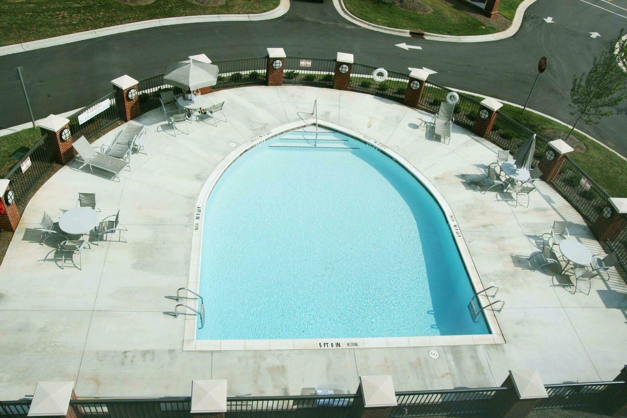 Hampton Inn Belmont At Montcross Buitenkant foto